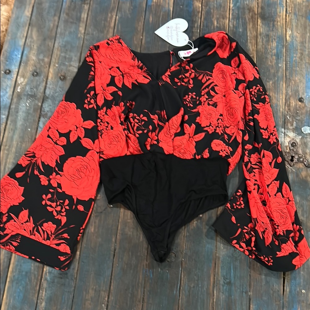 NWT Buddy Love black and rose print bodysuit women’s size medium bell sleeves